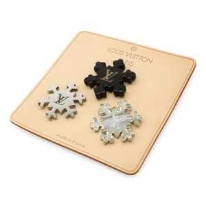 LV SNOWFLAKE PINS